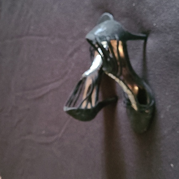 Shoes - Picture 4 of 4